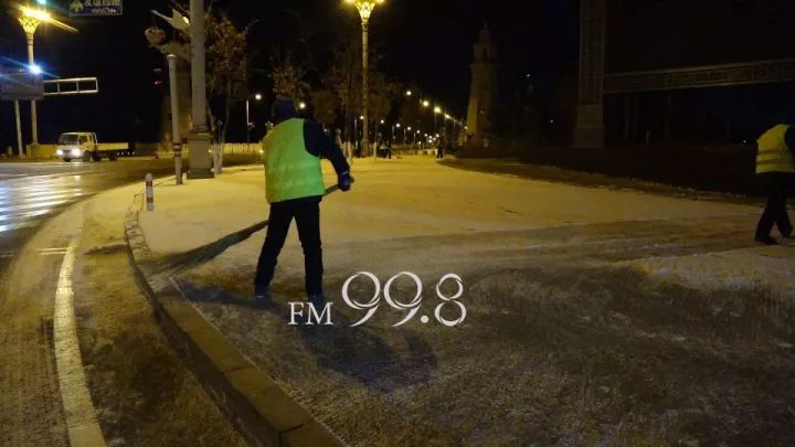 夜幕下的辛勤耕耘，晚上10点到凌晨的兼职工作