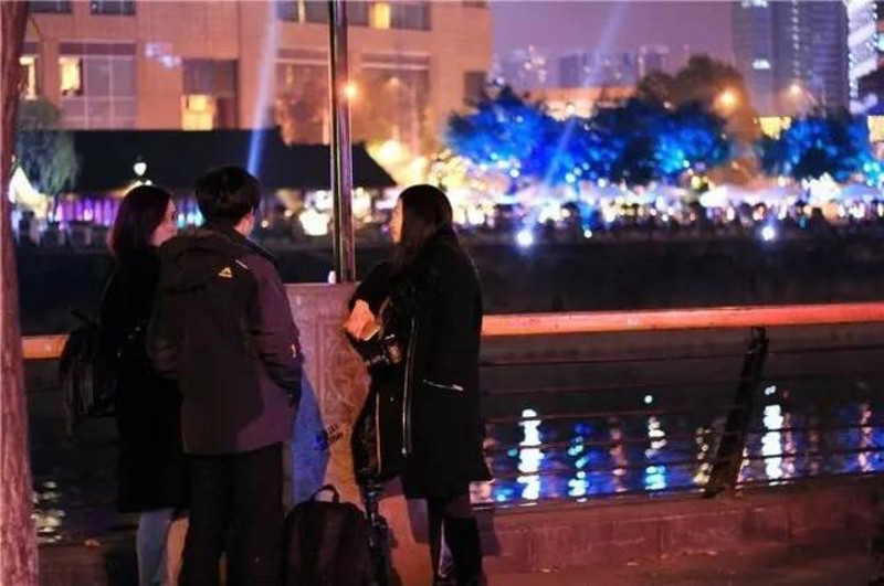 成都夜晚的兼职之路，探索与体验