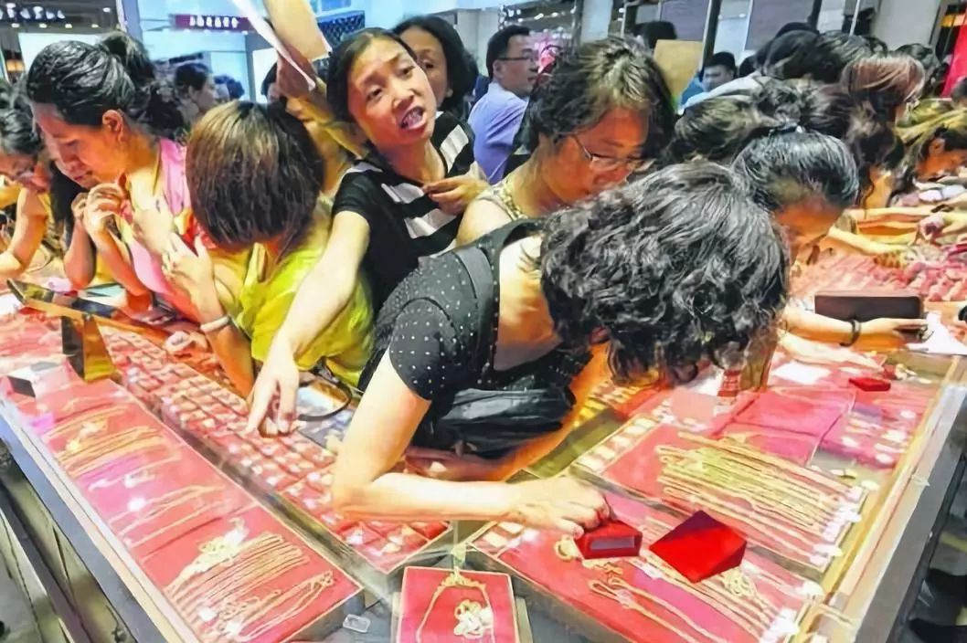 黄金市价，每克价格动态与市场分析