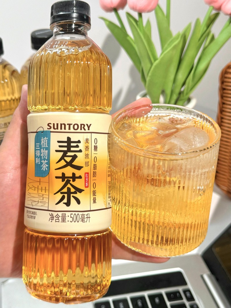 三得利乌龙茶与酒的完美搭配