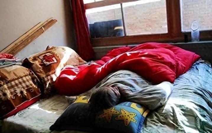 一、引言部分（约305字）2021一家四口被灭门惨案